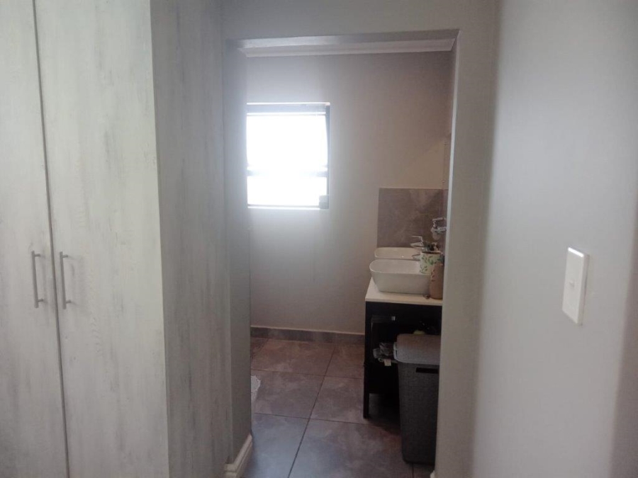 5 Bedroom Property for Sale in Wavecrest Eastern Cape